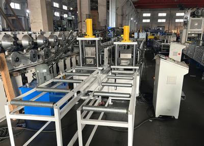 China Máquina de moldeado de rollos de diseño de fila doble 2 en 1 para canaletas de lluvia y tableros de fascia en venta