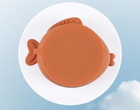 China Tigela para bebês de silicone à prova de vazamentos Tigela de silicone em forma de peixe para comida complementar, tigela antiderrapante para utensílios de mesa para bebês à venda