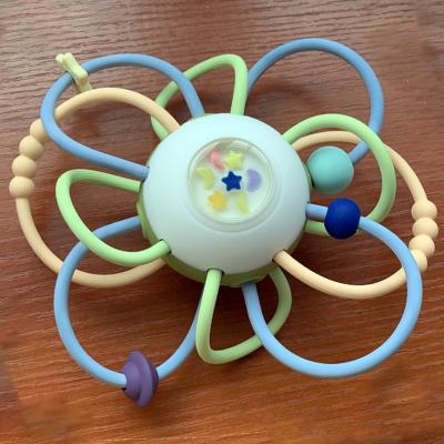 China Grado alimenticio Silicona pegamento dental para niños palillo de molienda puzle para bebés Silicona juguete bola de agarre en venta