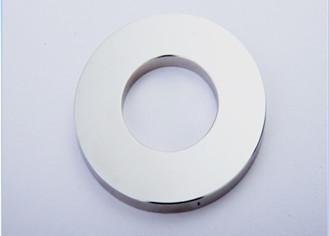 中国 強いスピーカー N35 NdFeB リング磁石、小さく/大きいネオジムの磁石の 販売のため