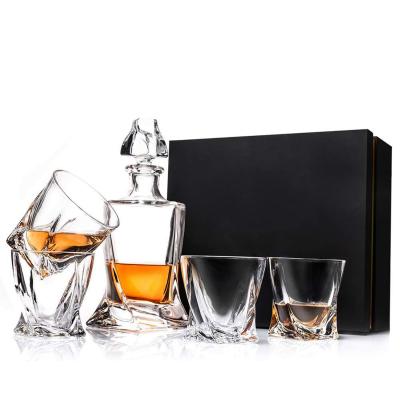 China Crystal Twisted Decanter 28oz with 4 Glasses Perfect Gift Box Wholesale classical luxury whiskey decanter glass set à venda