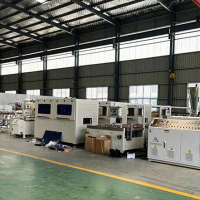 China 110kw 50-200mm Plastik-Extrusionsplatten-Wand-Decken-Produktionslinie PVC-Plattenherstellungsmaschine zu verkaufen