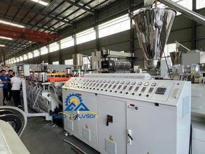China Productielijn voor de productie van houtskoolwandpanelen van plastic PVC-schuimplaten 380V-440V Te koop