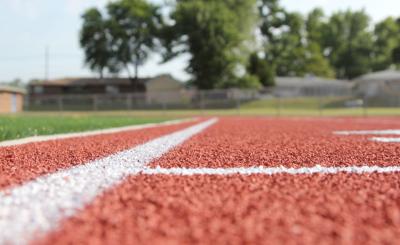 Китай Синтетический полиуретан бежать атлетические следы для спортивной площадки продается