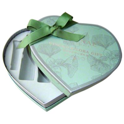 China Heart Shape Beauty Gift Box Packaging Matte Finishi With Ribbion for sale