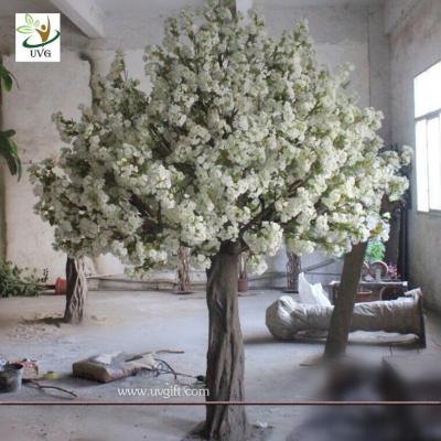 China UVG High simulation fiberglass artificial wedding cherry blossom tree for stage decoration for sale