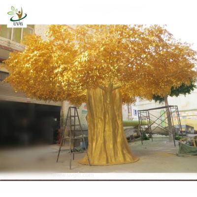 China UVG GRE08 Golden artificial big trees with fake banyan leaves for home garden landscaping for sale
