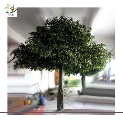 China UVG GRE032 Green ornamental artificial indoor banyan trees for party decoration for sale