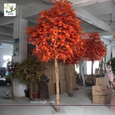China UVG indoor wooden artificial maple trees with silk leaves for hotel foyer landscaping for sale