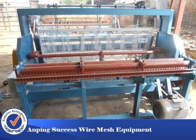 China Flat Top Crimped Type Wire Mesh Weaving Machine For 1 - 30m Length for sale
