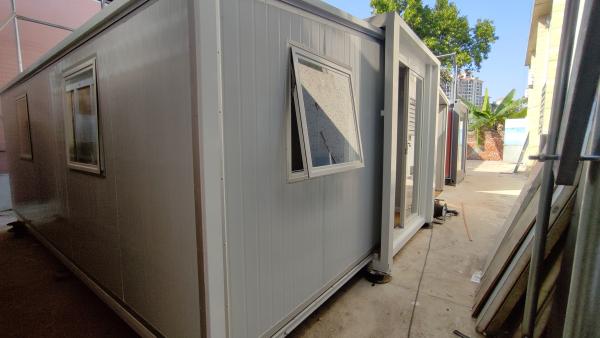 Quality Steel Mobile Expandable Prefab House 4 Bedrooms Tiny Modular Homes for sale