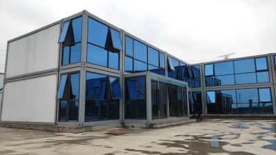 China Casas de contenedores de alquiler de acero de 20 pies Casas modulares prefabricadas combinadas para el trabajo en venta