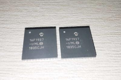 Chine Éclair micro des contrôleurs 32Mhz 14kb des puces PIC16F1937 QFN44 8*8 du bit MCU de la série 8 de PIC à vendre