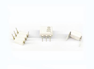 China 4N35 Transistor Output Optocoupler 4N35M DIP-6 Optoisolator  Photovoltaic Output for sale