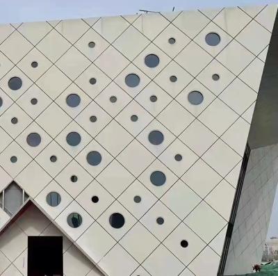 China Furo redondo perfurado de alumínio impermeável da parede de cortina do metal do painel à venda