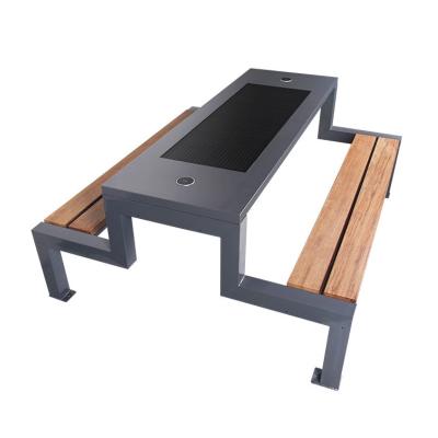China Outdoor Solar Multifunctional Table Bench Metal Solar Panel Bench With LED Light en venta