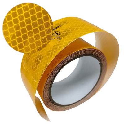 China Ultra Strong PET Yellow Reflective Tape For Truck Highway en venta