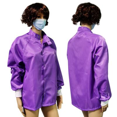 Китай Чистая комната работая 99% полиэстер нашивки куртки 5mm ESD круглой шеи пурпурное продается
