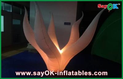 Chine Décoration de allumage menée accrochante gonflable de forme de corail/la publicité de la lumière gonflable de LED à vendre
