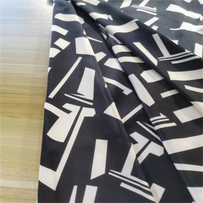 Chine le tissu de polyester de mousseline de soie du satin 95gsm, tissu de polyester de Spandex a imprimé à vendre