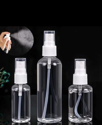 China 50 ml 60 ml 100 ml de PET plástico spray niebla fina desinfectante de perfume alcohol botellas plásticas portátiles cosméticas con rociador en venta