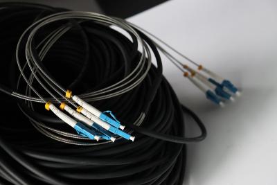 China Outdoor gewapende 2-12Core SM-vezelpatchkabel (SC, LC, FC, ST connector optioneel) Te koop