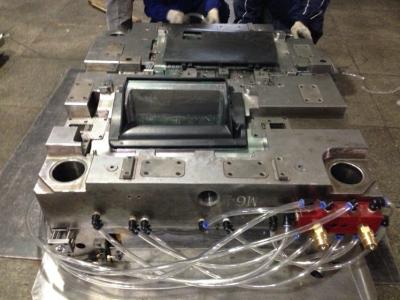 China Cold Runner Injection Molding Auto Part Mould for sale
