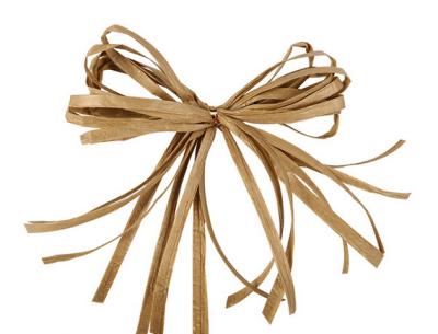 Chine Le papier de paquet de cadeau pretied le lien d'arc de ruban de raphia et l'oeuf de paquet pour le paquet dans le sac d'opp à vendre