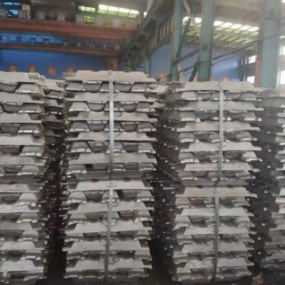 China Aproximadamente 1,5 kg de lingotes de alumínio A7 com 99,7%-99,9% para embalagens com à venda