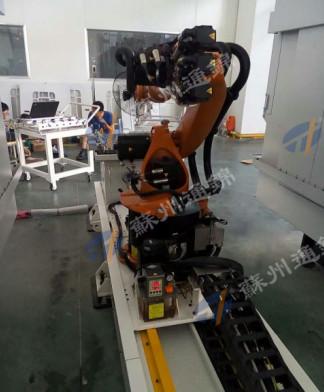 China Rigidez alta que empilha o sistema ferroviário do robô com os acessórios personalizados protetor do órgão à venda