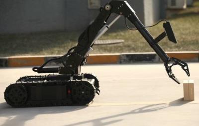 China Security And Defense Eod Defender Robot With Arms for sale
