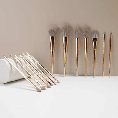 China ISO14001 Professional High End Makeup Brush 13pieces Triangular Handle for sale