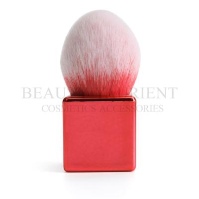Chine La sucrerie carrée rouge de la poignée SA8000 a formé la brosse de maquillage de Kabuki pour la base de poudre à vendre