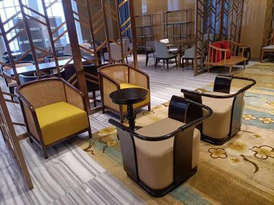 China Gelaimei Hotel Lobby Furniture Solid Wood Easy Chair With Tea Table OEM Welcome for sale