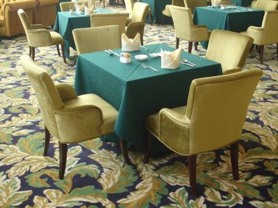 China Customized Gelaimei Hotel Restaurant Furniture Hotel Dining Table Set for sale