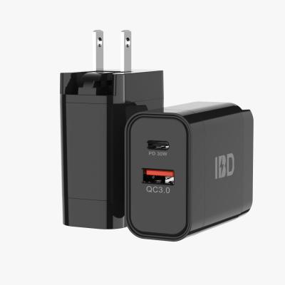 China QC3.0+PD Fast USB Wall Charger Mobile Phone Iphone 12 Travel Charger for sale