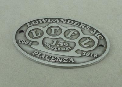 China Customized 2D Souvenir Badges Standard Antique Silver Die Casting Metal Badge for sale