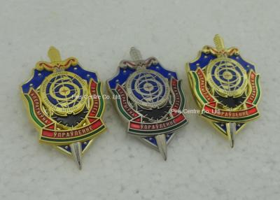 China Las insignias duras del ejército del esmalte, mueren insignia pegada de la policía de la aleación 3D del cinc con militares transparentes en venta
