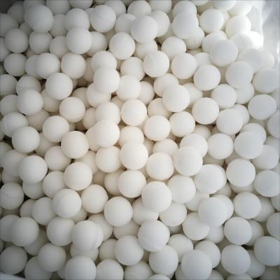 China Estables de alumina cerámica perlas de molienda sin sabor bola blanca para la minería de minerales en venta