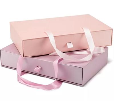 China Caixa ondulada e flauta, caixas de empacotamento do encarregado do envio da correspondência para a roupa/sapatas/vestido à venda