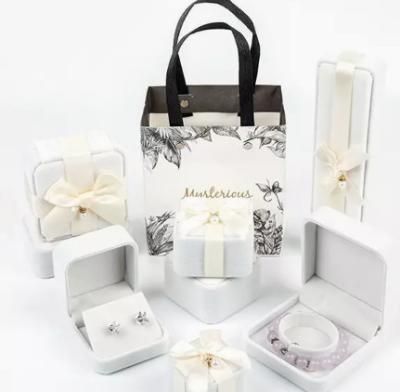 China Necklace Luxury Jewelry Packaging Box Biodegradable Debossed for sale