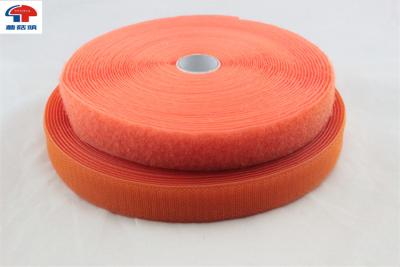 Chine Le crochet et la boucle résistants oranges en nylon de 100% cousent dessus pour la ceinture de paquet à vendre
