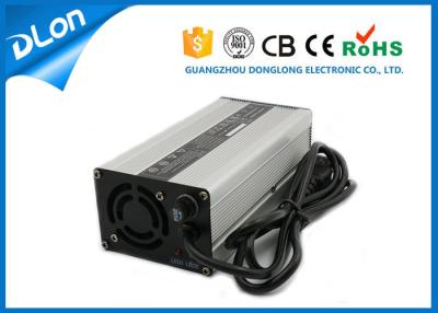China cargador de batería de ión de litio de 36v 8a para el tractor/el cortacéspedes eléctricos del césped con CE y la certificación de Rosh en venta