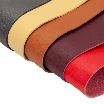 China tela de couro sintética artificial multicolorido macia de 0.8mm para sacos à venda