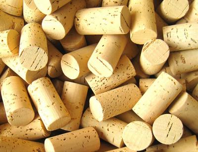 China 24x44m m o tapón del corcho del vino del tamaño y corcho modificados para requisitos particulares de Champán con el material del corcho de la naturaleza del grano fino en venta