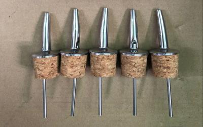 China Bico de aço inoxidável de Pourer do preço de grosso 304 com Cork Stopper para a garrafa de 27.5mm à venda