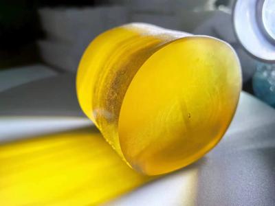 China Gelb 99,99% Al2O3 Saphir Einkristall Labor angebaut Rohstoffe für Schmuck zu verkaufen