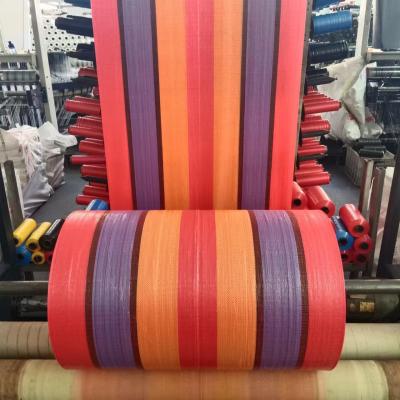 Chine Sacs en PP colorés Tissu pour des solutions d'emballage accrocheurs Rouleaux de tissu personnalisés à vendre