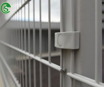China USA welded wire 6/5/6 fencing 8ft yard guard fence with square post for sale