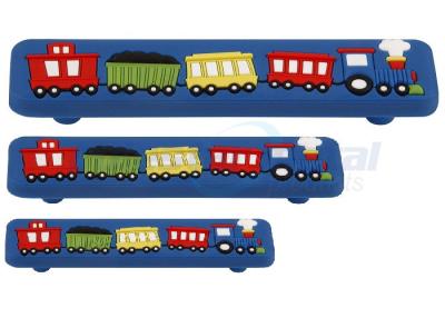 中国 青い子供のコーナーのアクリルの列車の食器棚棒引きは 96mm CC を扱います 販売のため